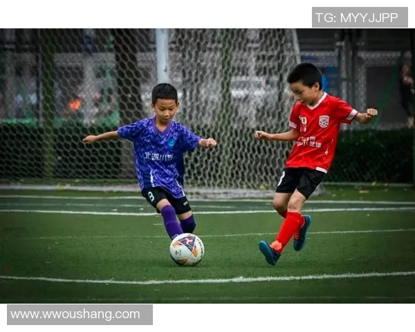 武汉足球队的速度之美:探秘快速进攻与战术配合的完美结合 武汉足球队的速度之美:探秘快速进攻与战术配合的完美结合